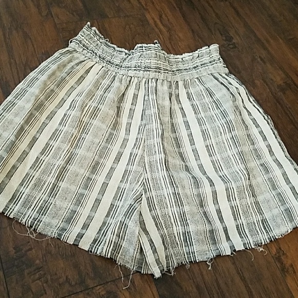 BKE high waist shorts - Picture 2 of 3